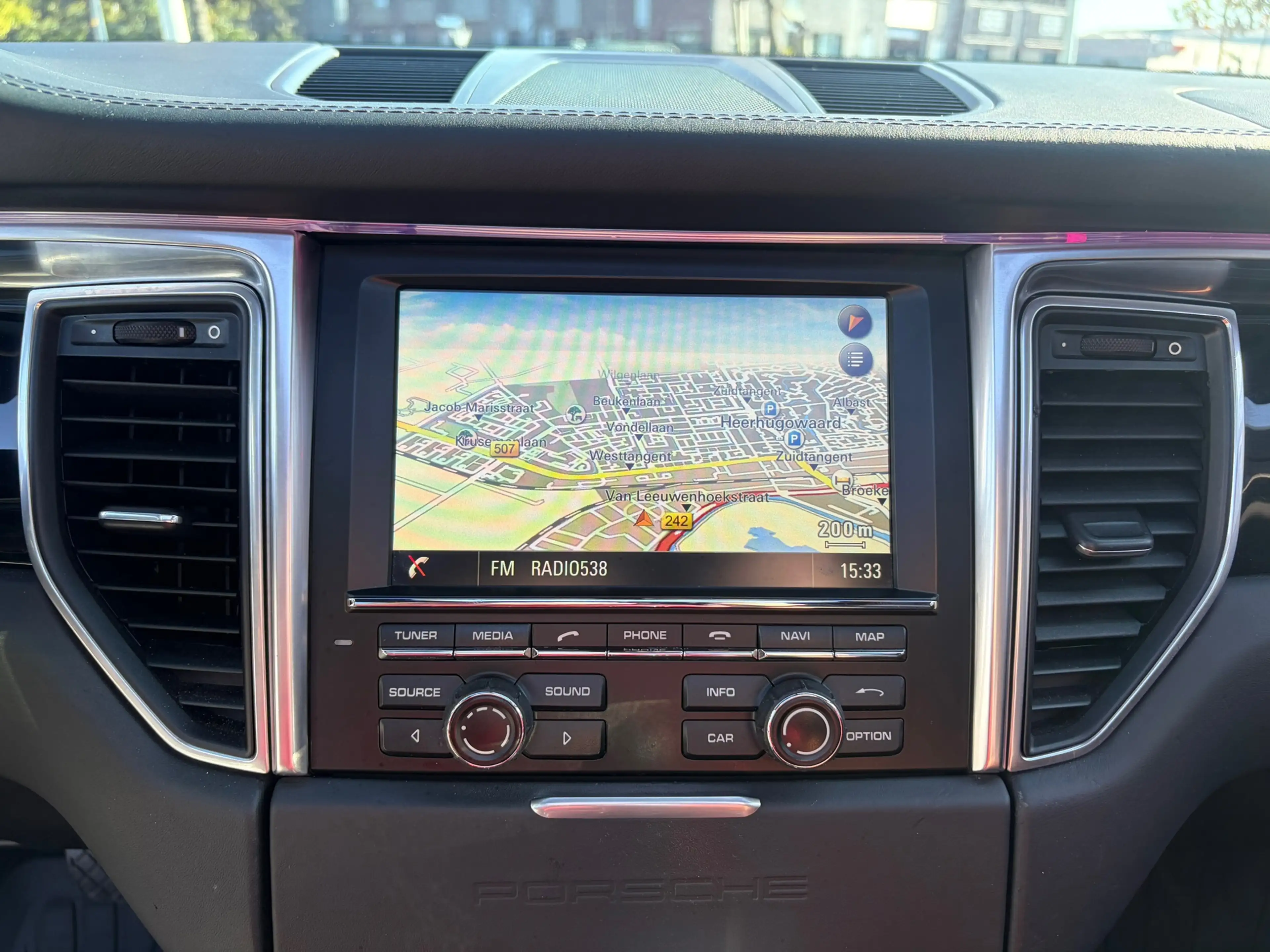 Porsche Macan 3.6 Turbo — photo 14