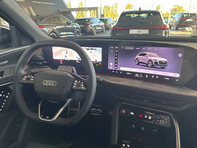 Audi Q5 view 11