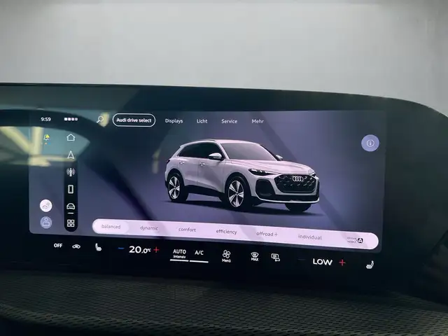 Audi Q5 view 10