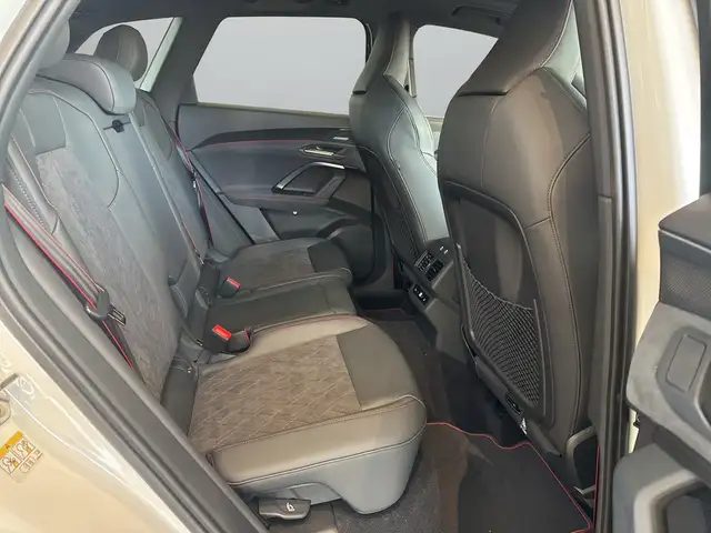 Audi Q5 view 12