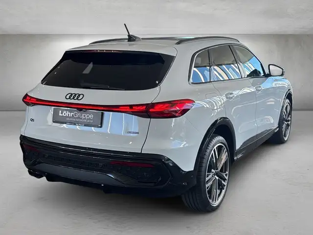 Audi Q5 view 3