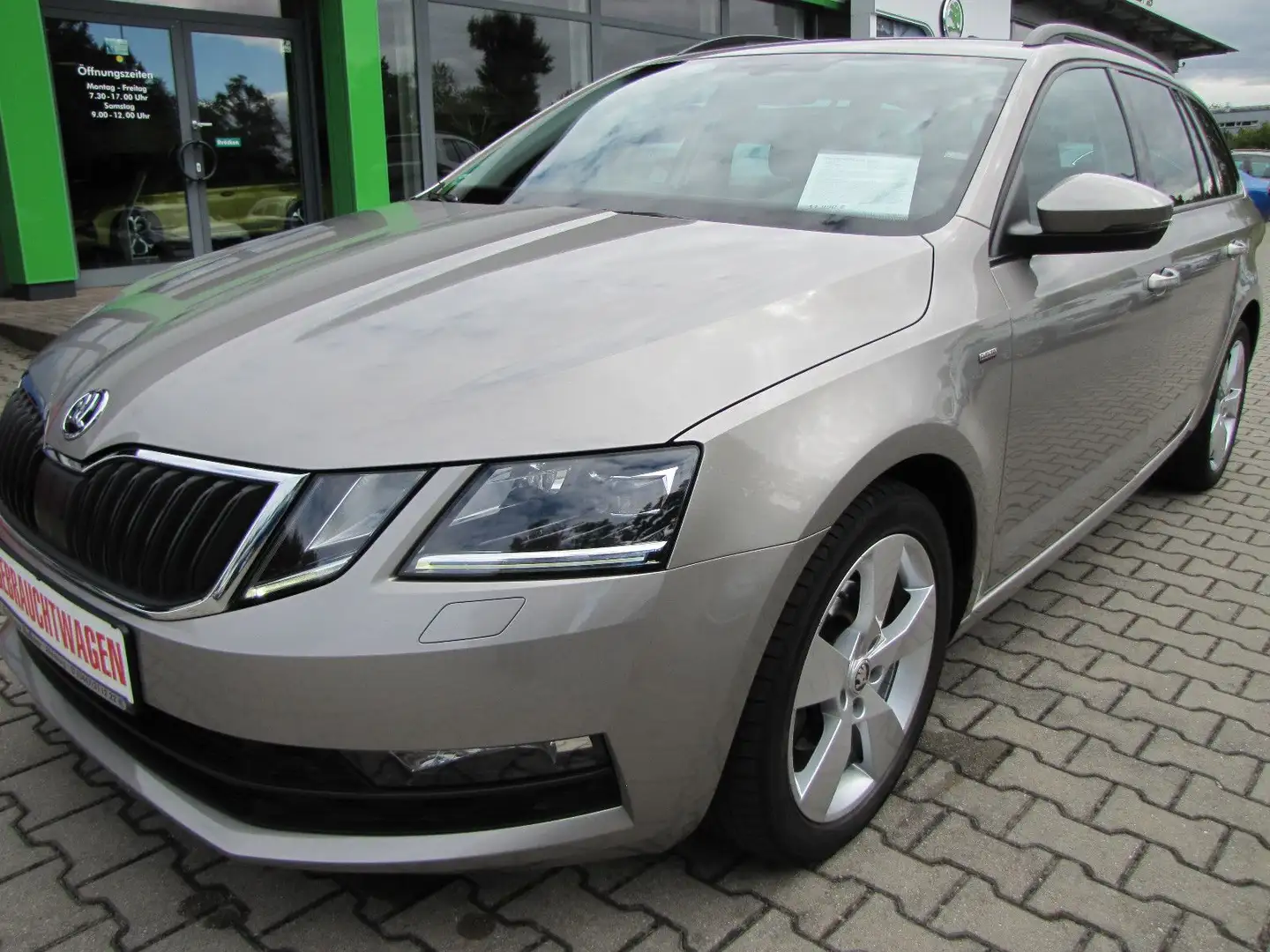 Skoda Octavia Combi Clever Beige - 1