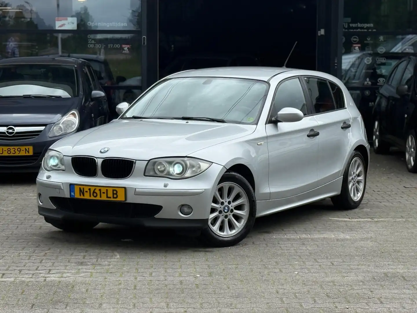 BMW 118 1-serie 118i APK 11-8-2026/XENON/AIRCO/LMVELGEN/PD Gris - 2