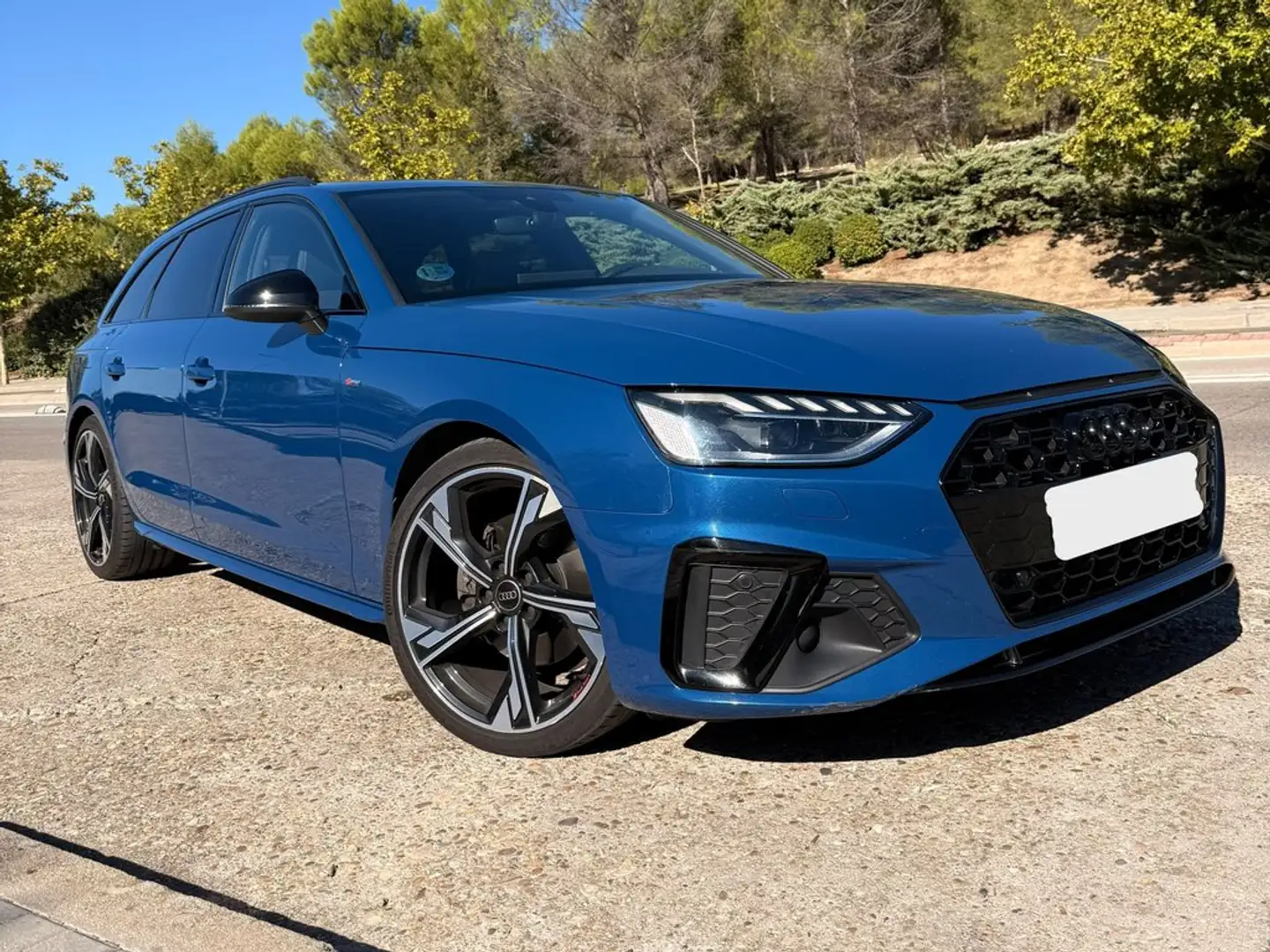 Audi A4 Avant Black limited 35 TFSI 110kW S tron Azul - 2