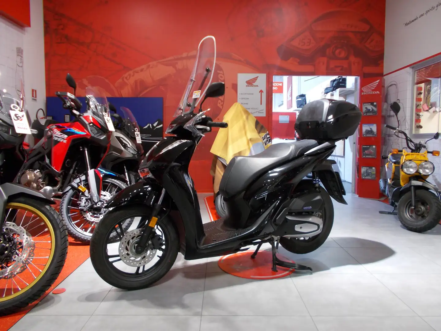 Honda SH 150i Noir - 1