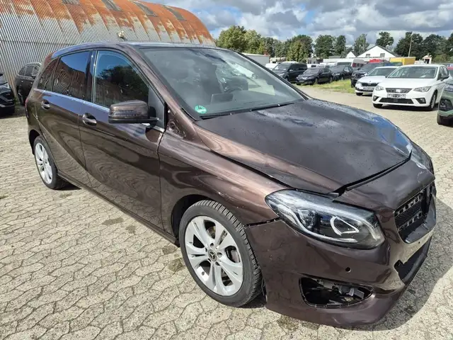 Mercedes-Benz B 200 7G-DCT Urban Leder Navi LED AHK