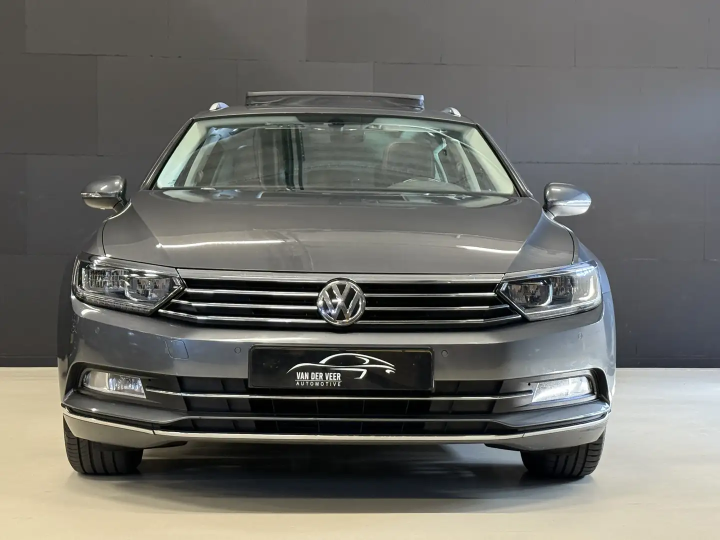 Volkswagen Passat Variant 1.4 TSI ACT Highline Automaat | Panoramadak | Adap Grijs - 2