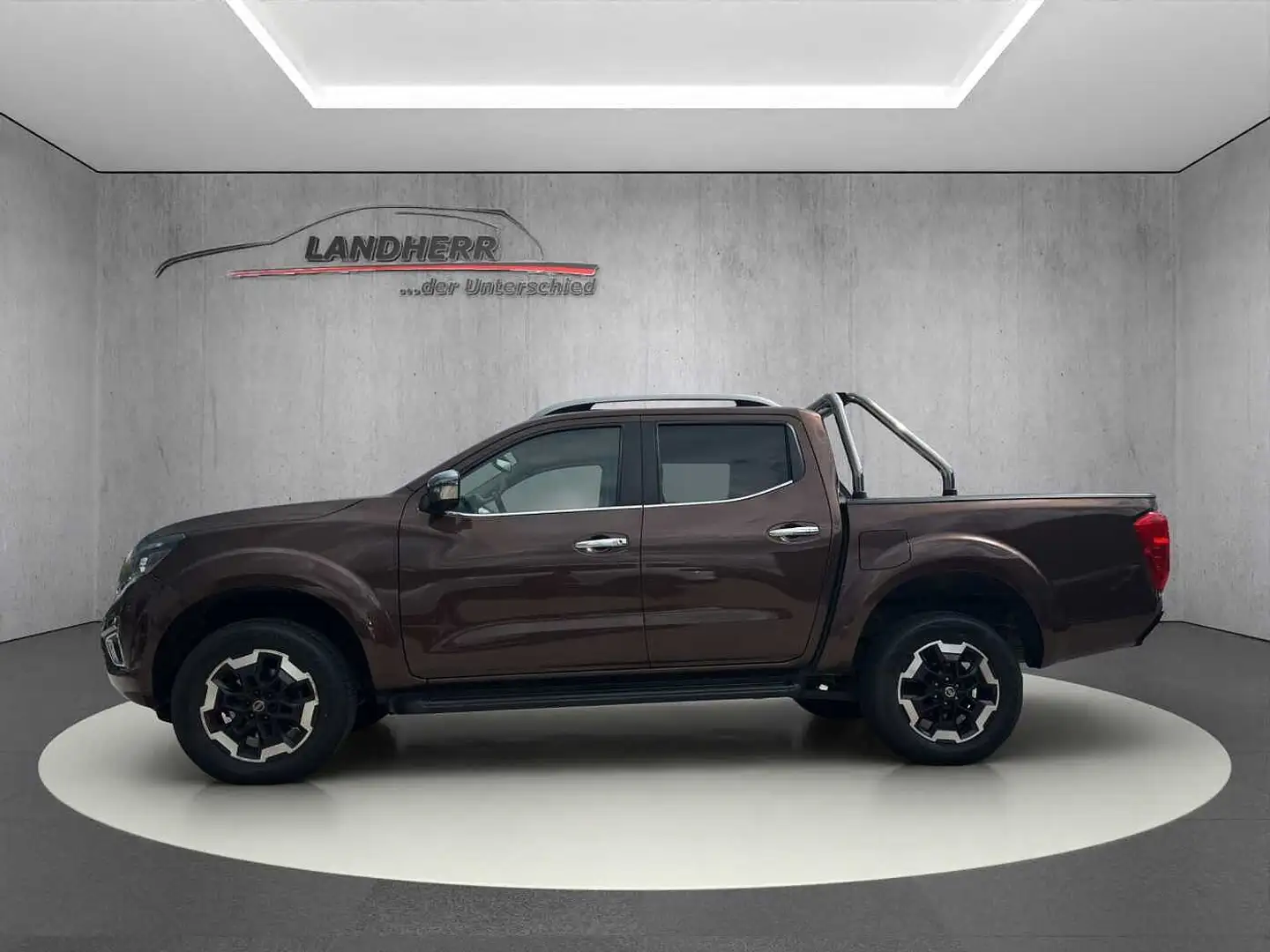 Nissan Navara *Pickup 4x4 2.3 dCi * N-Conn.*Doppelkab.*AHK Marrón - 2