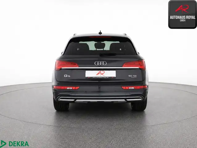 Audi Q5 view 4