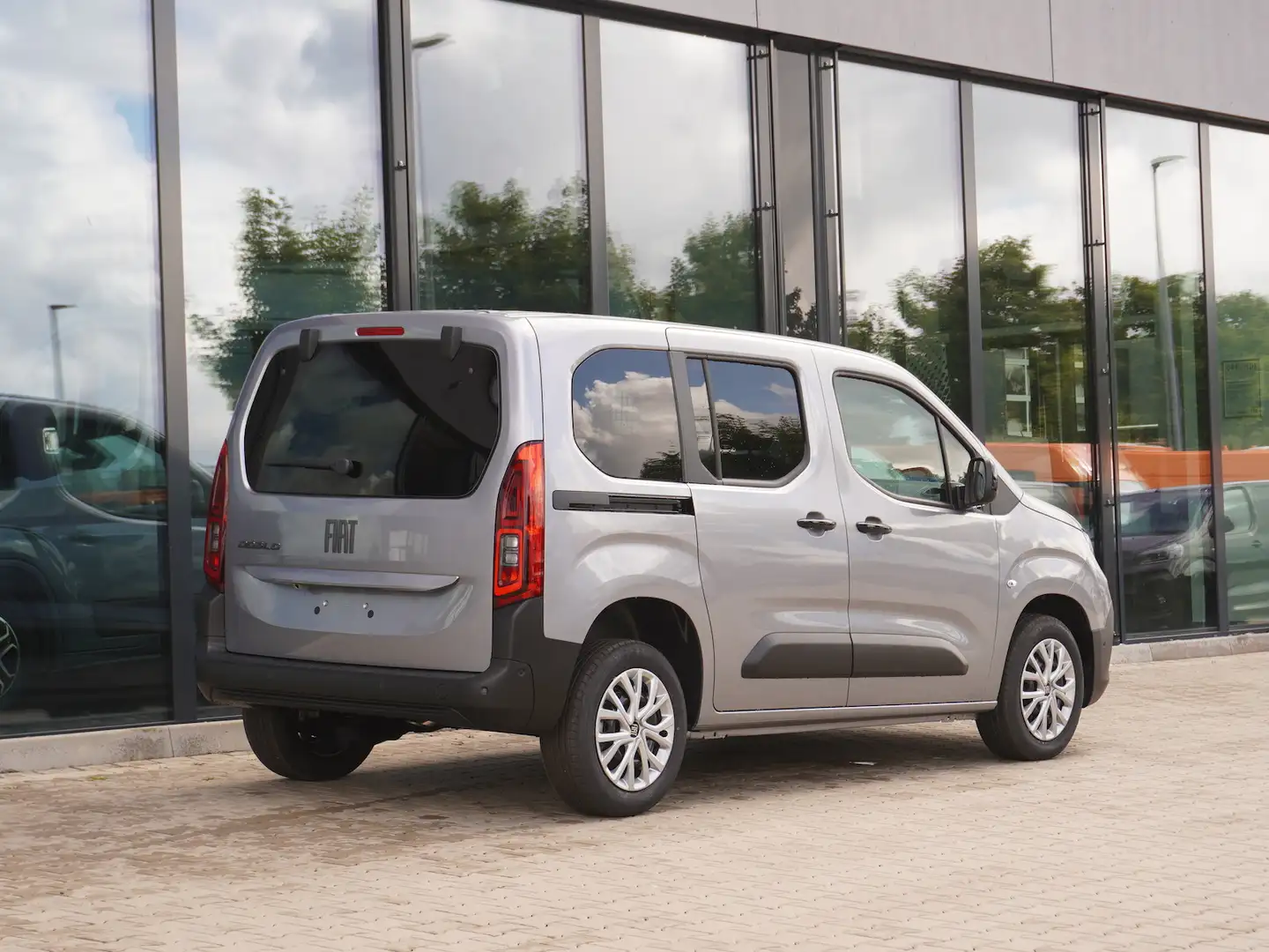 Fiat Doblo Kombi 1.5 130 AT / 10-Zoll Navi Argent - 2