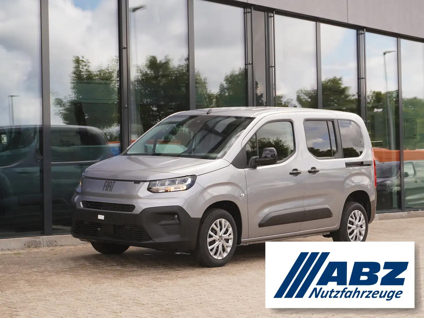 Fiat Doblo Kombi 1.5 130 AT / 10-Zoll Navi Srebrny - 1