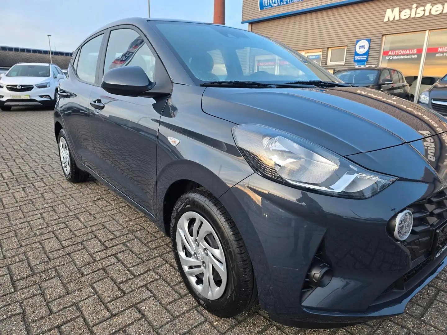 Hyundai i10 Advanced  /Kamera/SHZ/LHZ/Klimaautom. Gris - 2