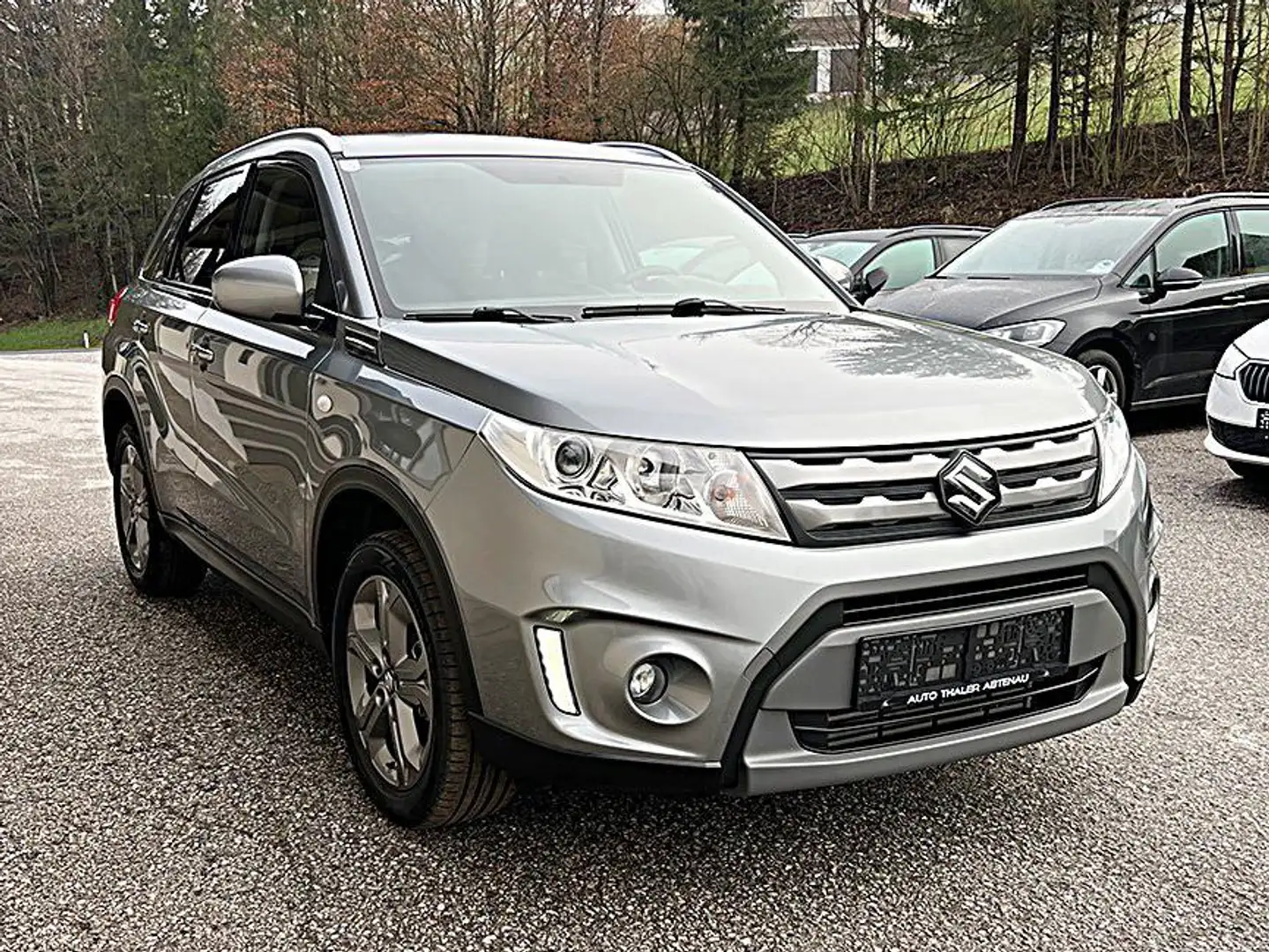 Suzuki Vitara 1,6 DDiS 4WD GL Shine Grau - 2