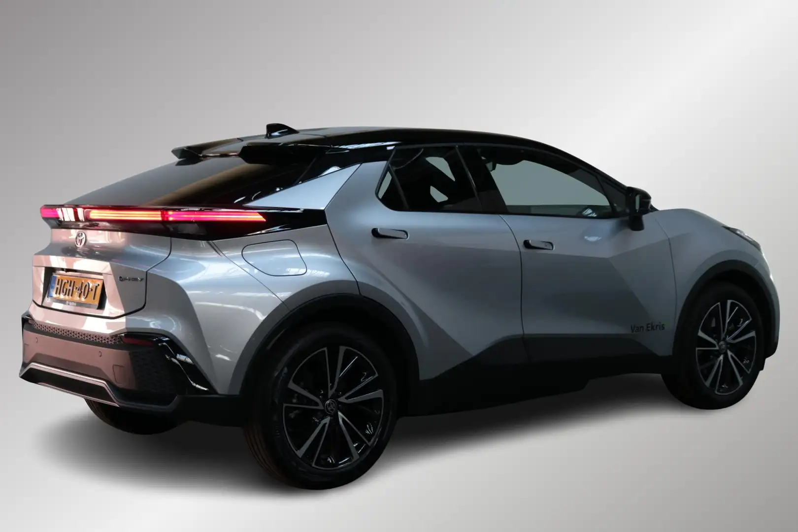 Toyota C-HR 2.0 Plug-in Hybrid 220 Executive, Premium Pack, Pa Grijs - 2