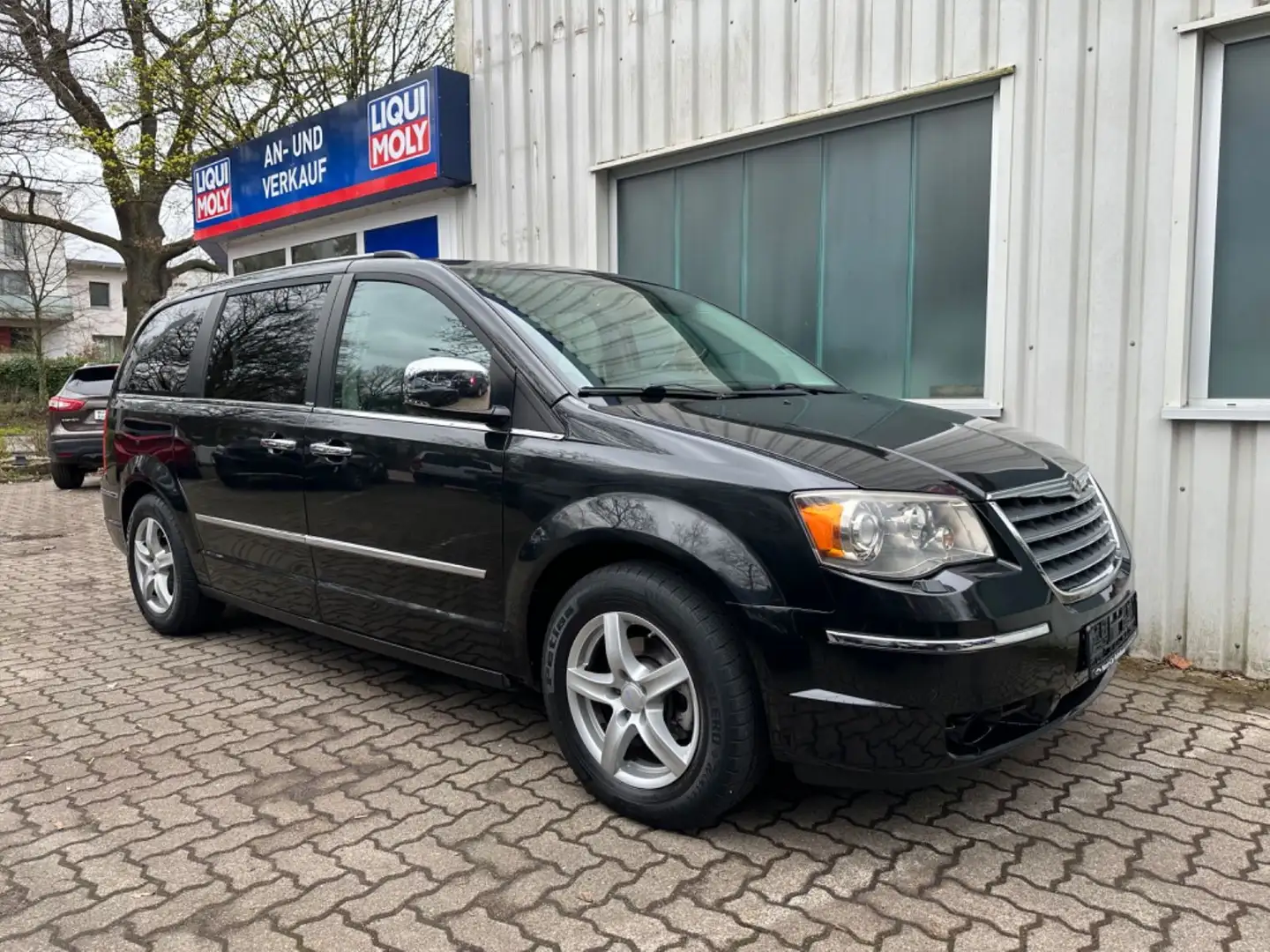 Chrysler Grand Voyager Limited 2.8 CRD Autom. Czarny - 1