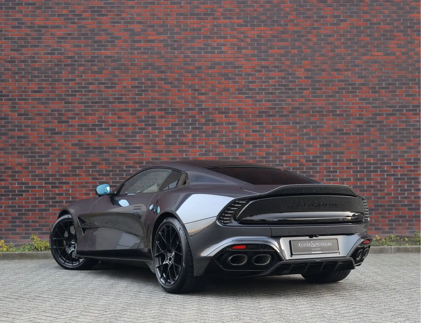 Aston Martin Vanquish 5.2 V12 Coupe | Q Epsilon Black - Nieuwstaat - B&W Negro - 2