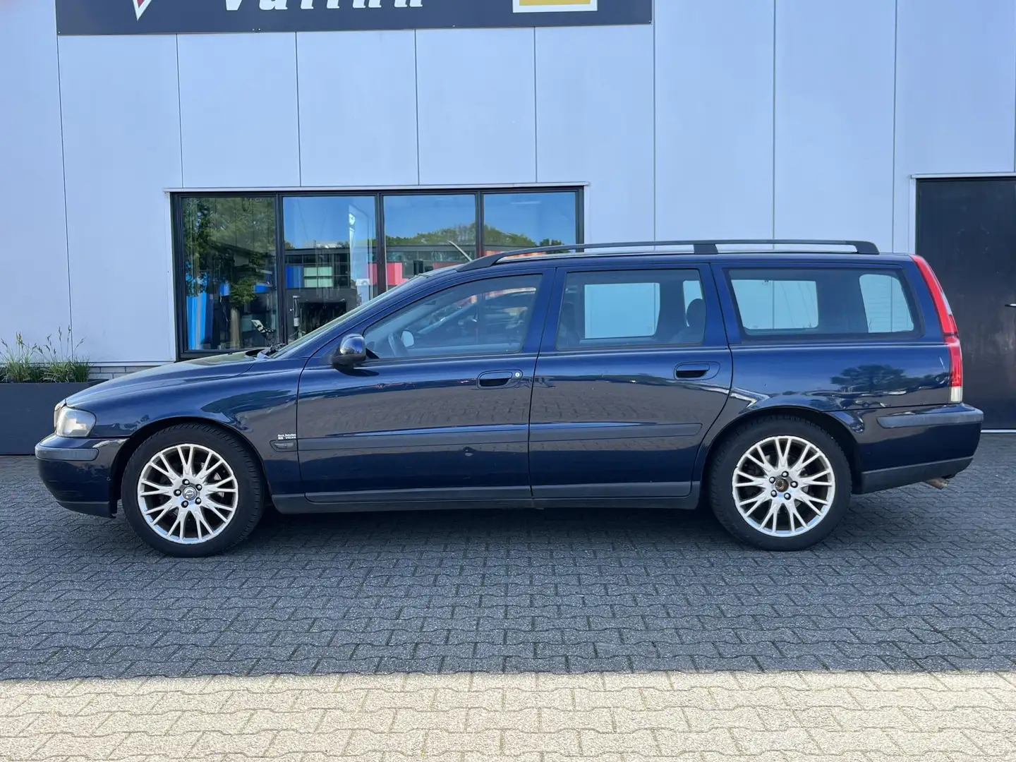 Volvo V70 2.4 Comfort Line APK 06-25 HANDEL/EXPORT Azul - 2