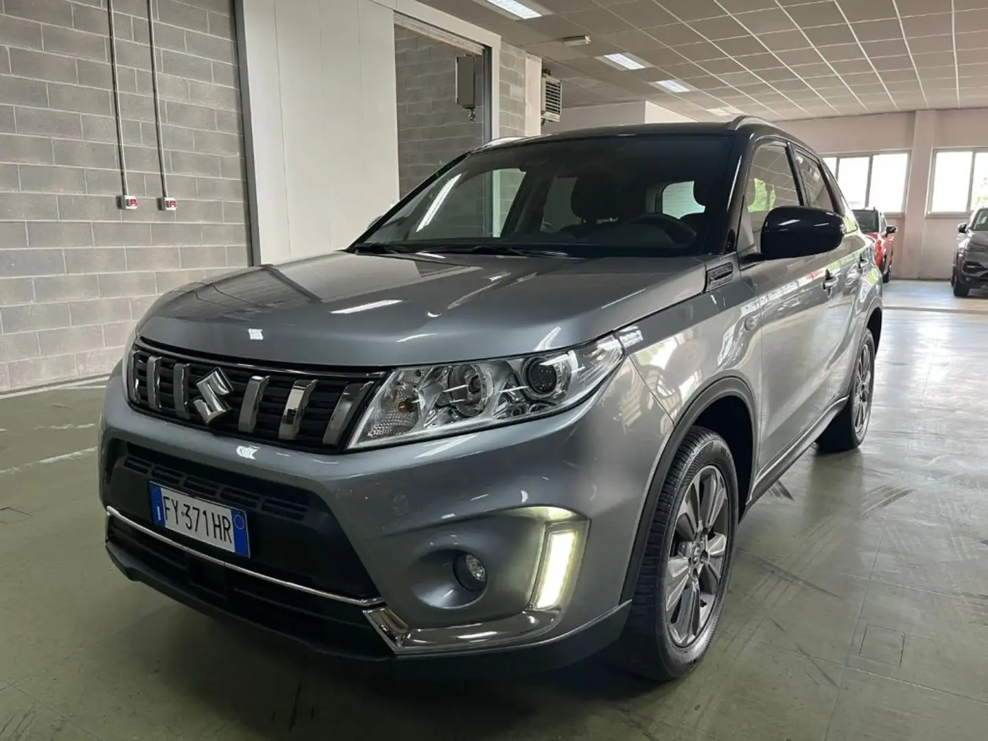 Suzuki Vitara 1.0 Boosterjet 4WD AllGrip Cool Сірий - 1
