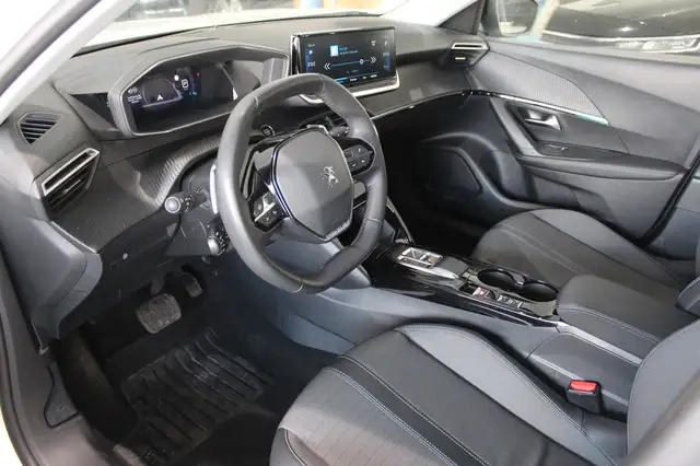 Peugeot 2008 view 6