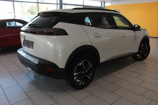 Peugeot 2008 view 4
