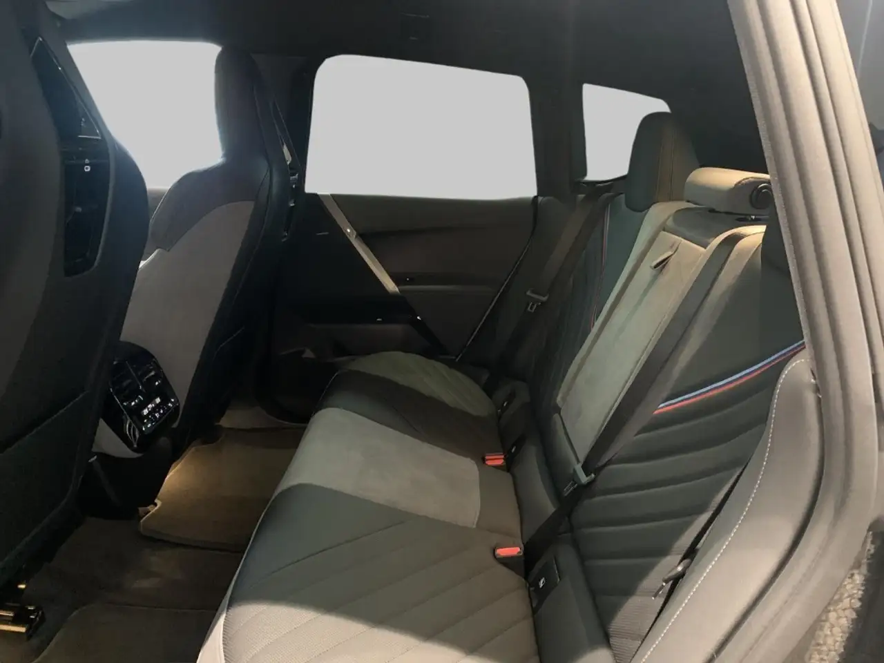 BMW iX xDrive 45 Sportpaket HUD AHK-klappbar AHK Panorama 8
