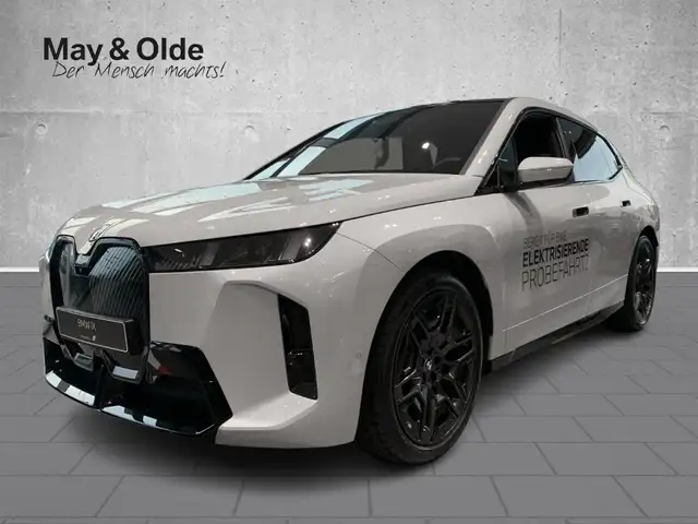 BMW iX xDrive 45 Sportpaket HUD AHK-klappbar AHK Panorama