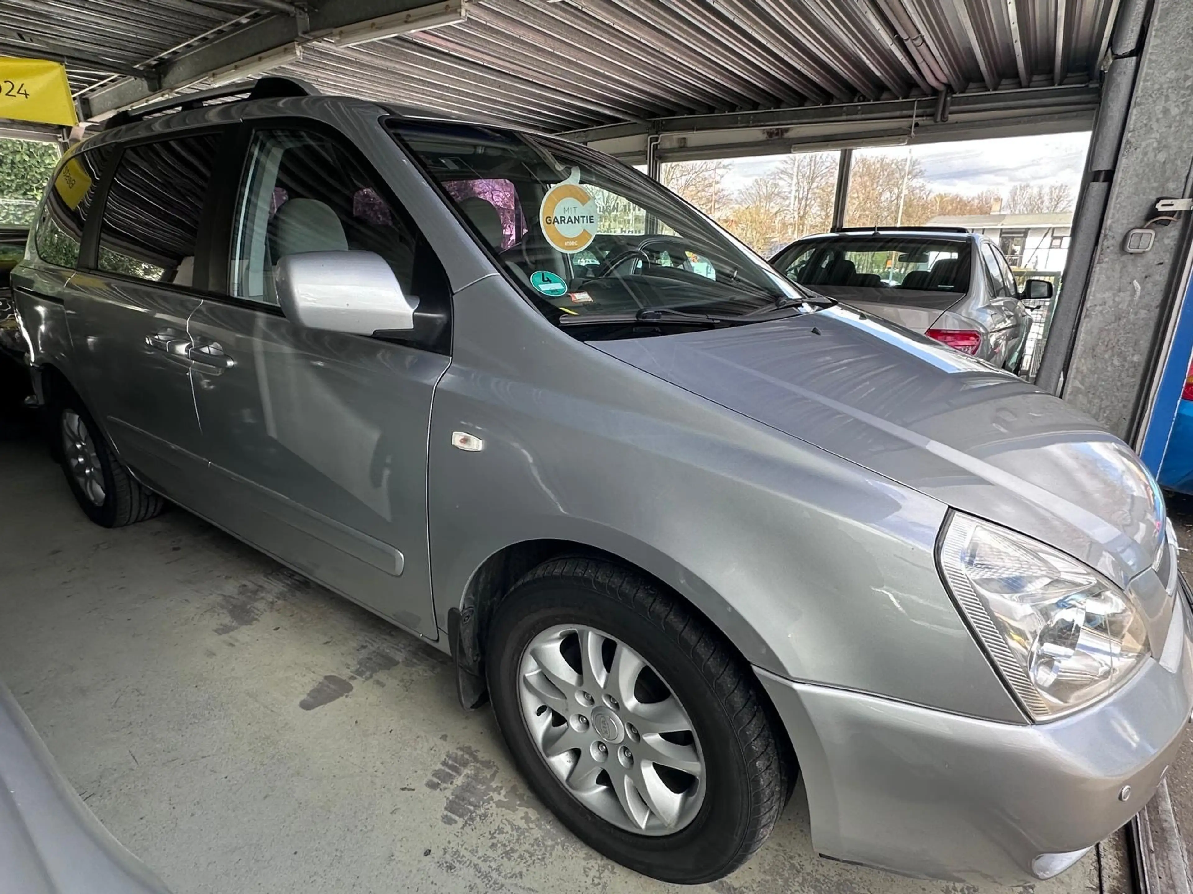 Kia Carnival 2.9 CRDi VGT EX — photo 3