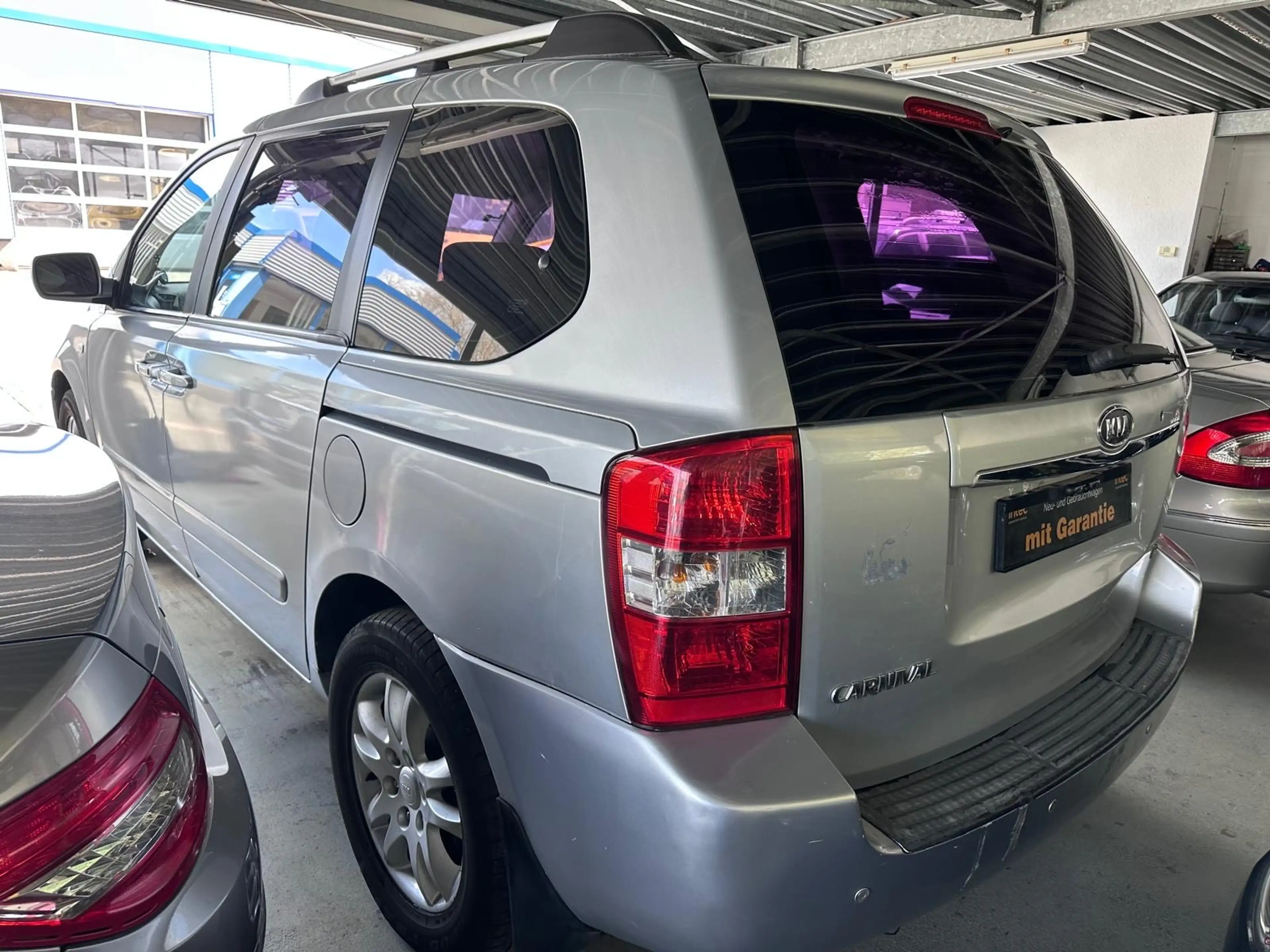 Kia Carnival 2.9 CRDi VGT EX — photo 4