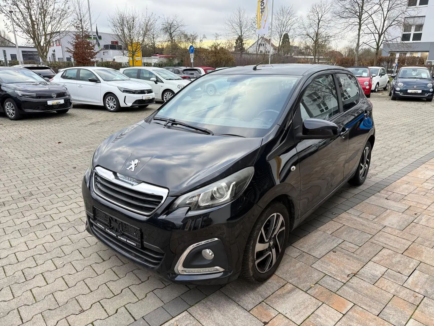 Peugeot 108 1.2 VTi Allure 60 kW (82 PS), Schalt. 5-Gang, F... Fekete - 1