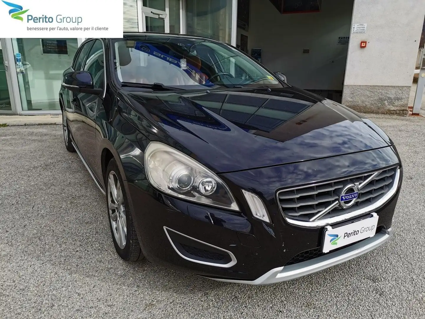 Volvo V60 D5 Geartronic Summum Noir - 1