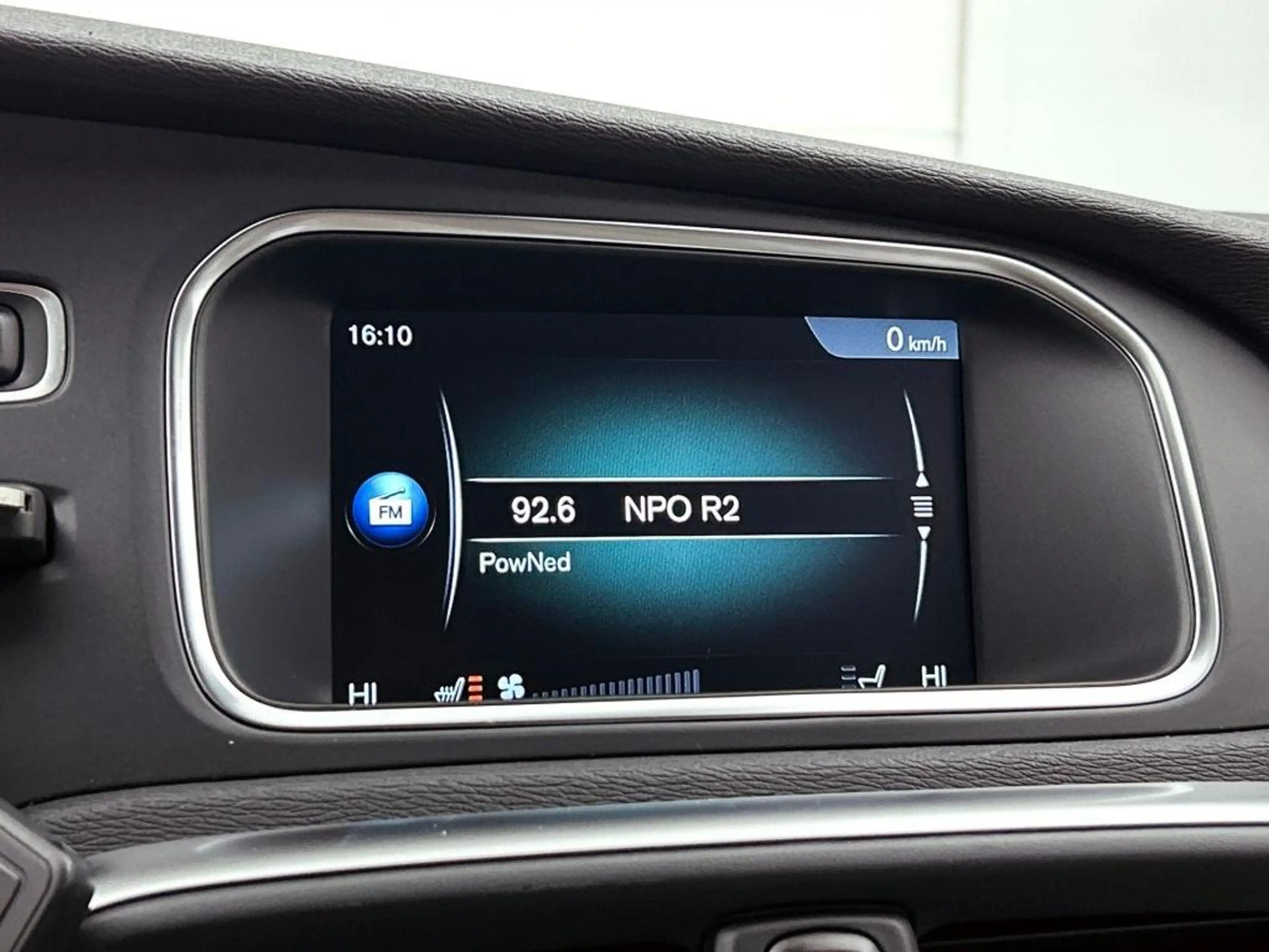 Volvo V40 Cross Country 1.5 T3 Momentum | Trekhaak | Navigatie | Cruise Co — photo 7