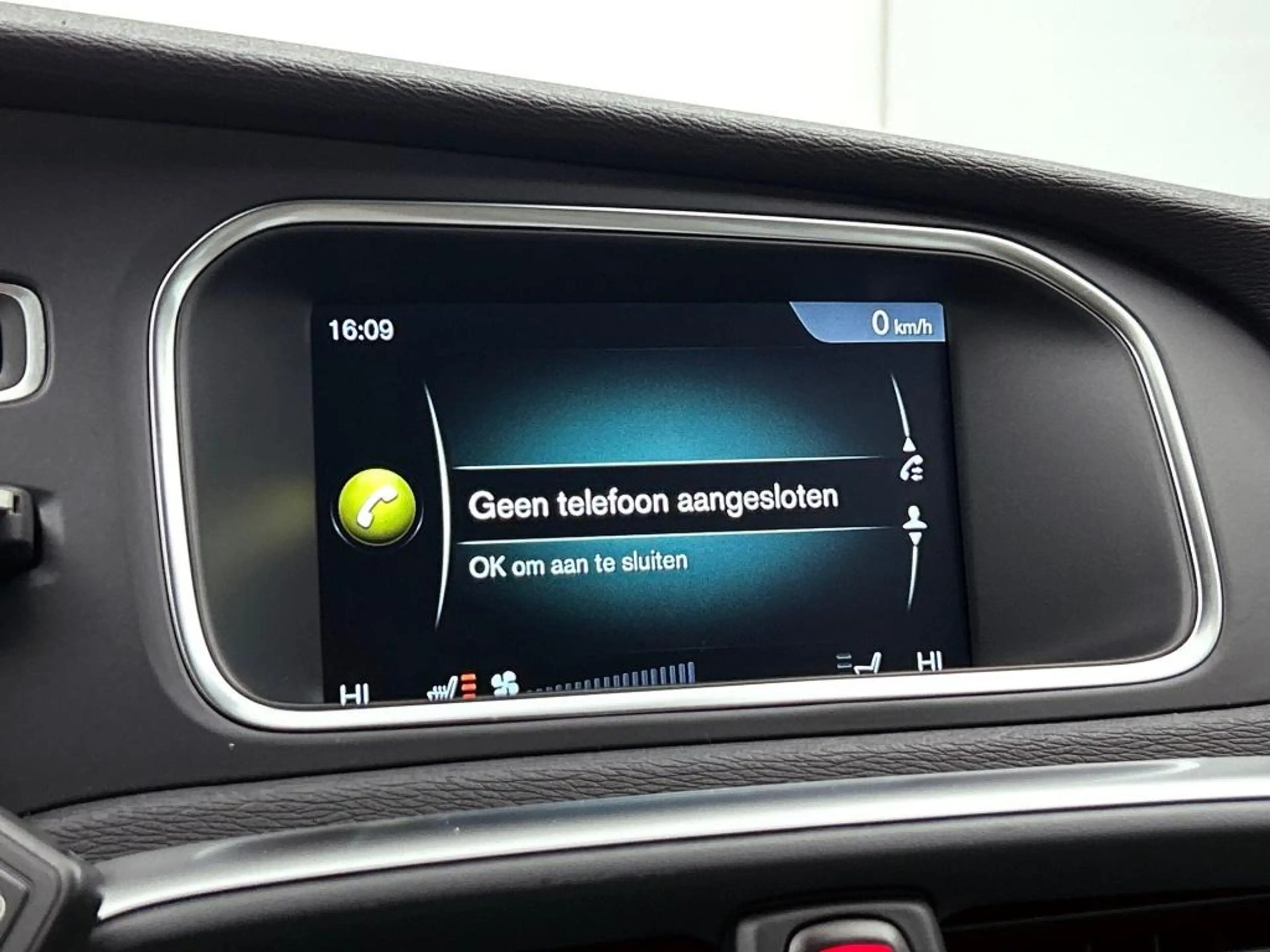 Volvo V40 Cross Country 1.5 T3 Momentum | Trekhaak | Navigatie | Cruise Co — photo 13