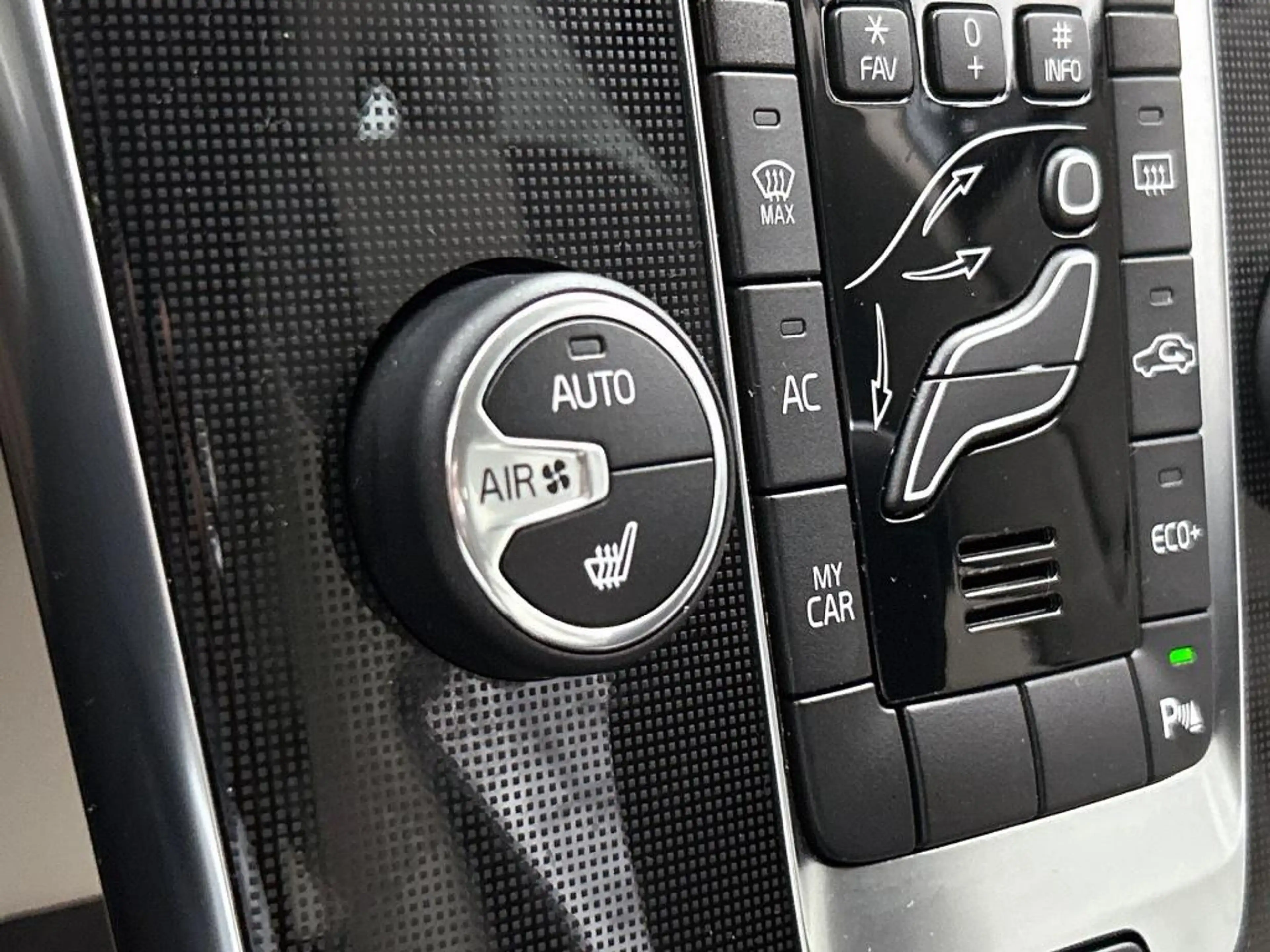 Volvo V40 Cross Country 1.5 T3 Momentum | Trekhaak | Navigatie | Cruise Co — photo 8