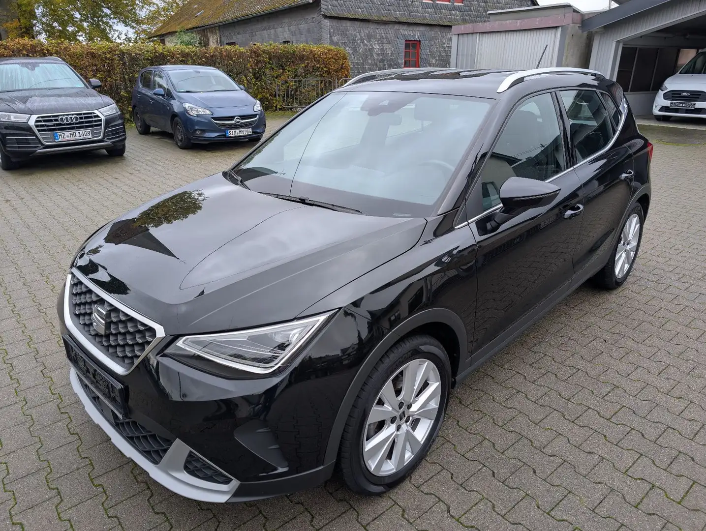SEAT Arona 1.0 TSI Xperience Schwarz - 1
