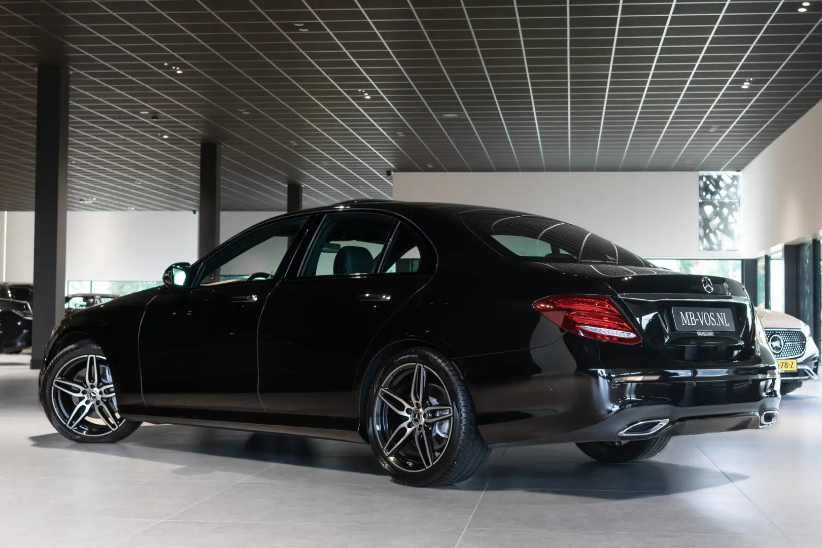 Mercedes-Benz E 350 d AMG Luchtvering|Keyless|ACC|Mem|Burmester|Dak|Na Schwarz - 2