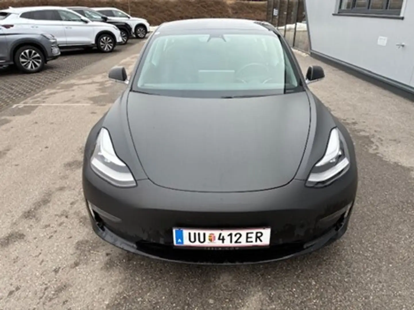 Tesla Model 3 Schwarz - 2