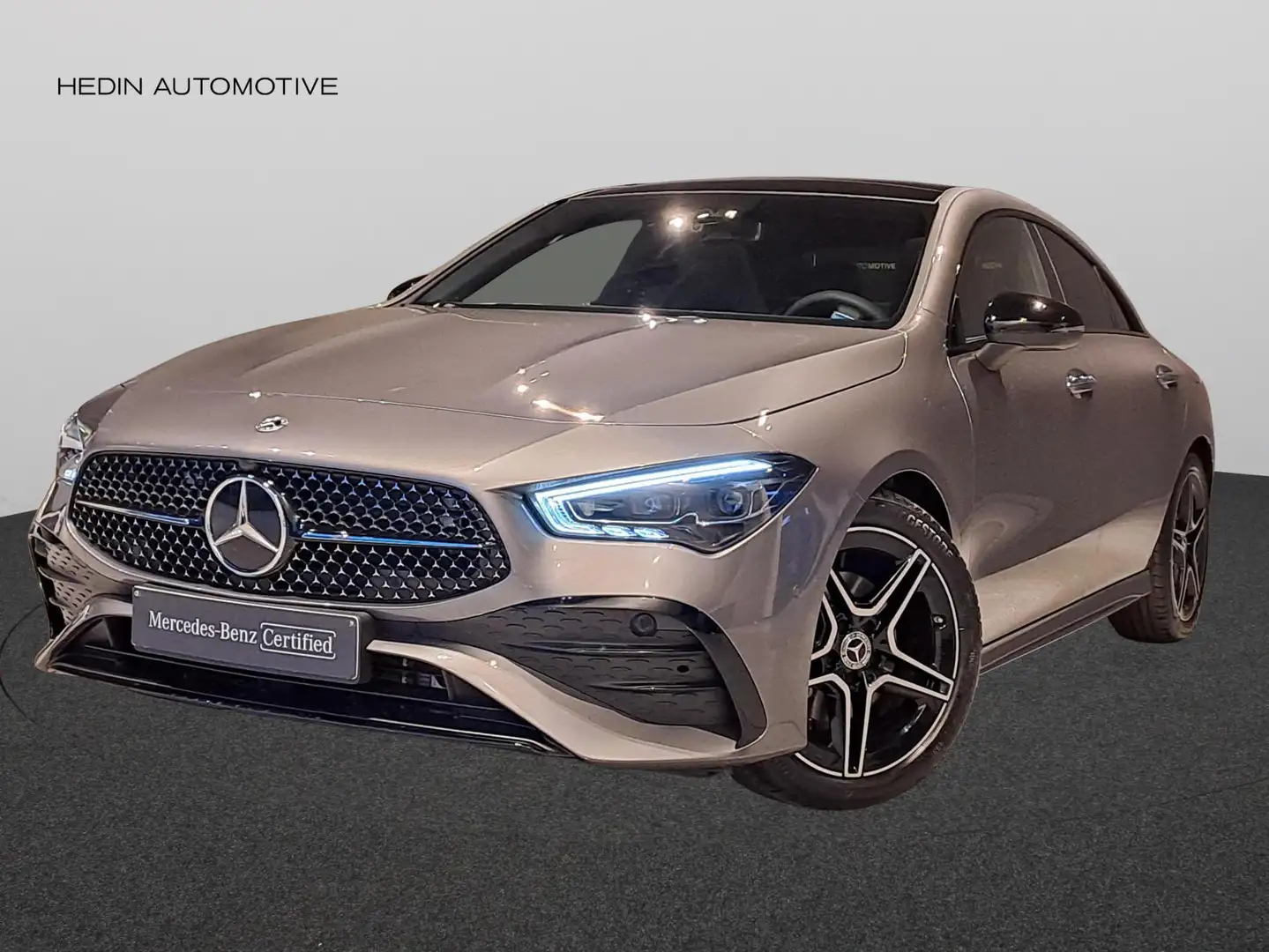 Mercedes-Benz CLA 180 Coupé AMG Line | Panoramisch Dak | Nightpack | Sma Grijs - 1