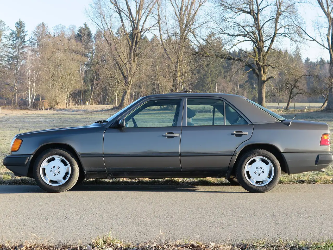 Mercedes-Benz 200 W124 200D VorMopf (Limousine), ESD, ZV, Colorglas, Alu, Metallic, H-Zulassung, Euro 2, Zustandsnote 2 (classic-analytics), foto 2