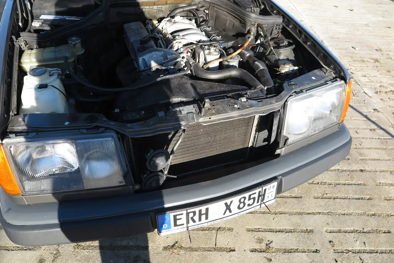 Mercedes-Benz 200 W124 200D VorMopf (Limousine), ESD, ZV, Colorglas, Alu, Metallic, H-Zulassung, Euro 2, Zustandsnote 2 (classic-analytics), foto 8