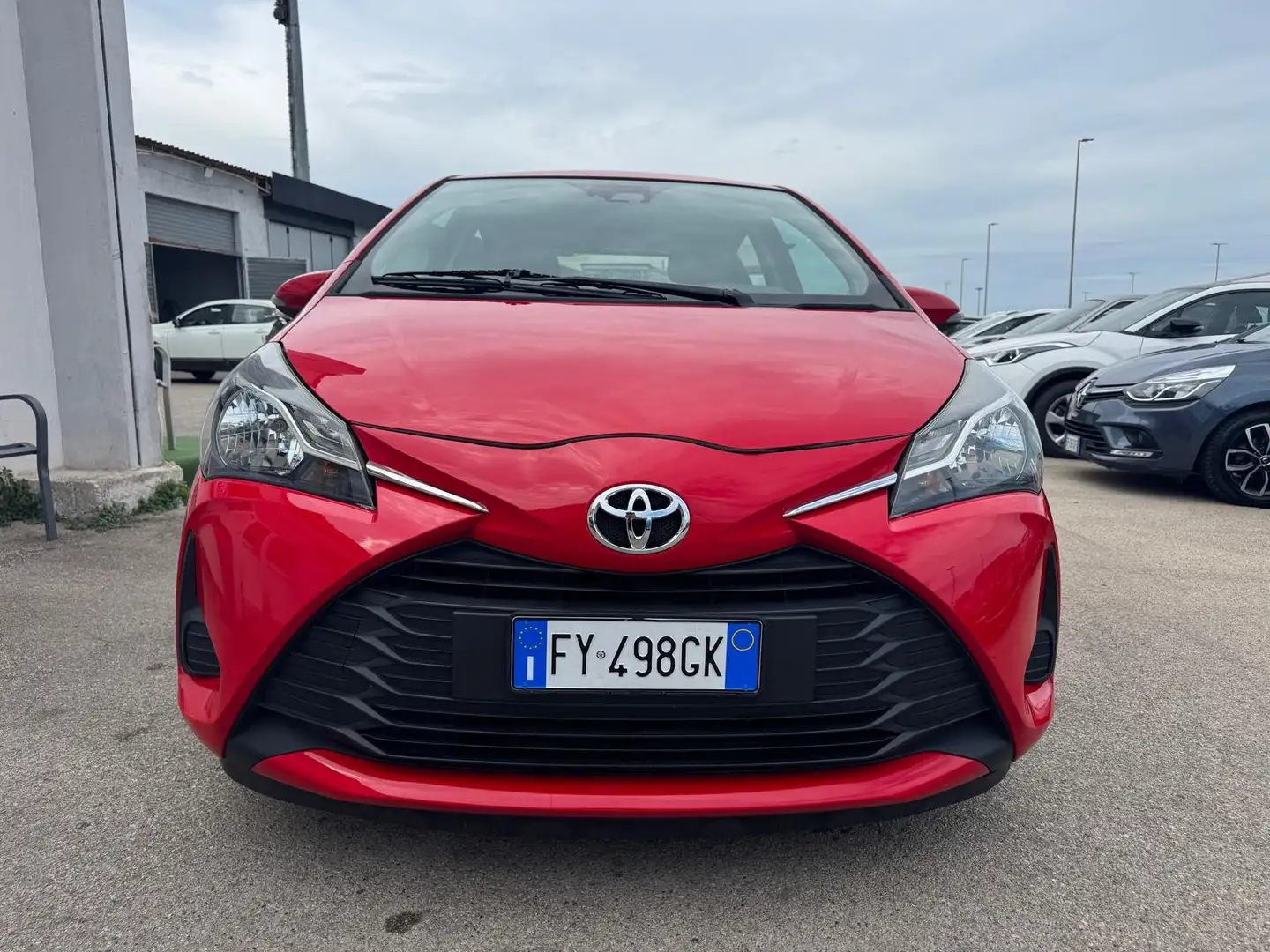 Toyota Yaris Yaris III 2017 5p 1.0 Cool my18 Rosso - 2