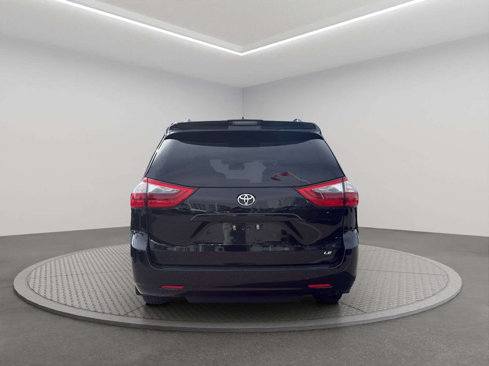 2020 Toyota Sienna LE — снимка 1