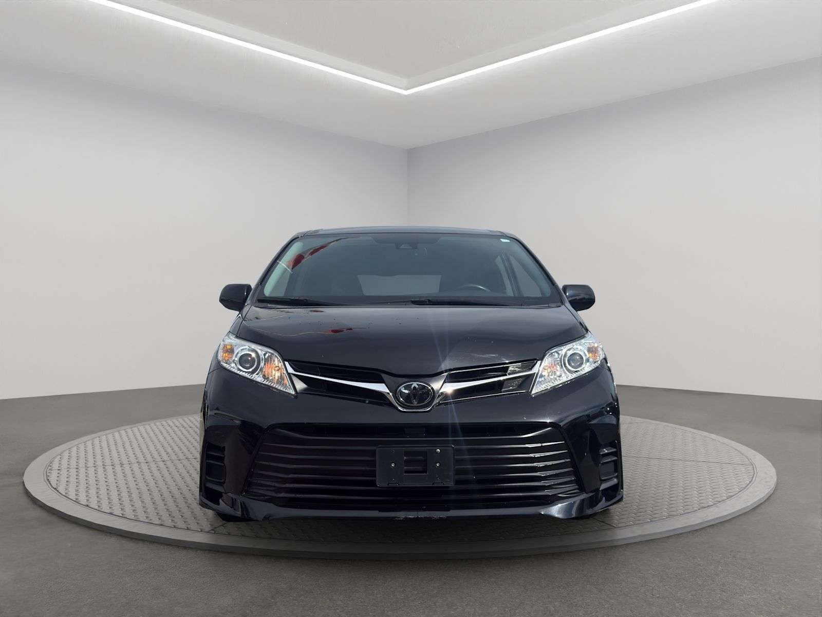 2020 Toyota Sienna LE — снимка 1