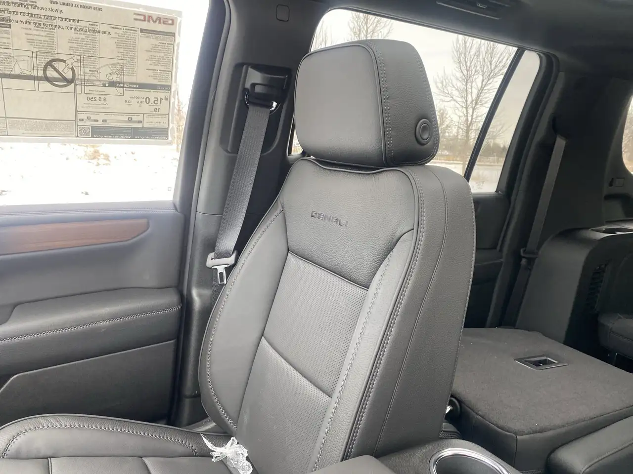 GMC Yukon снимка GMC Yukon