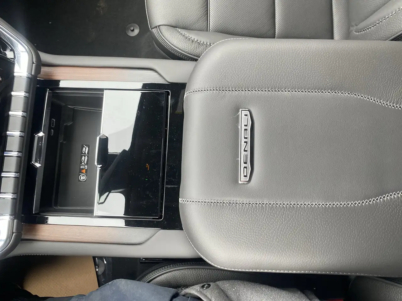 GMC Yukon снимка GMC Yukon