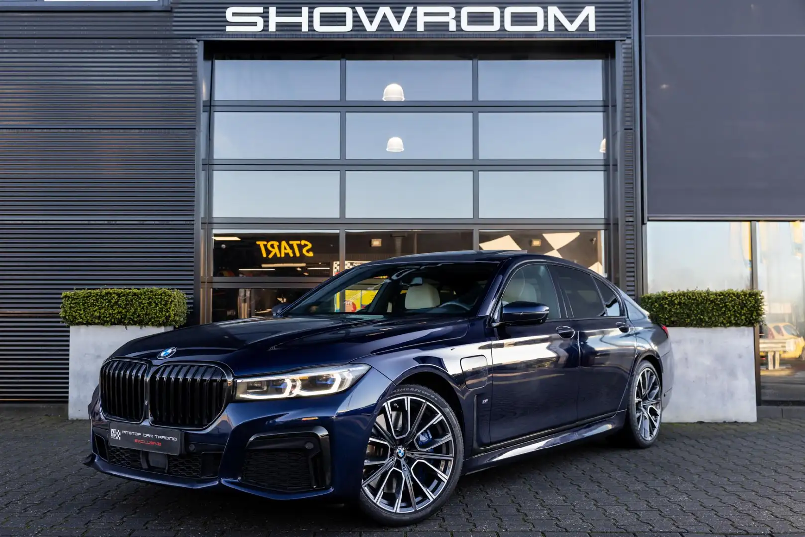BMW 745 7-serie 745e M-Sport, Pano, ACC, H&K Audio, Luchtv Bleu - 2