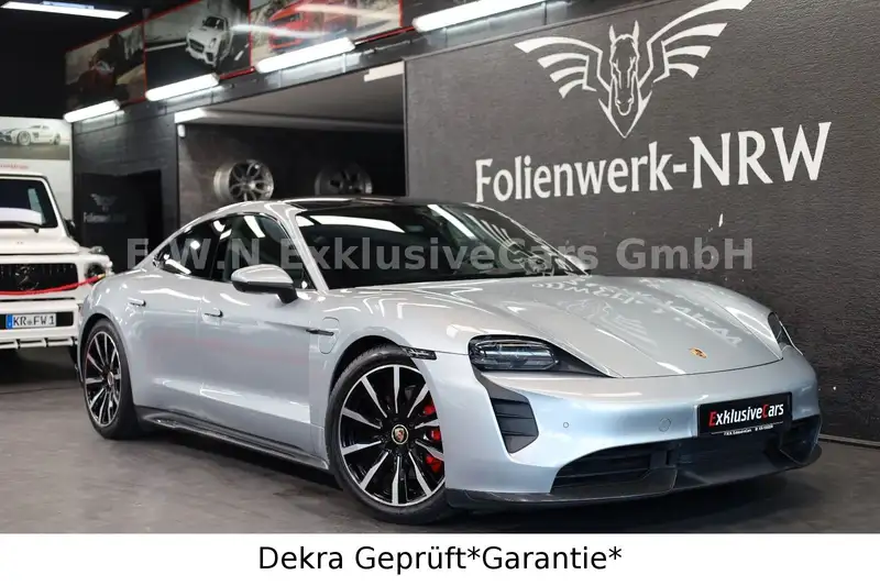 PORSCHE Taycan