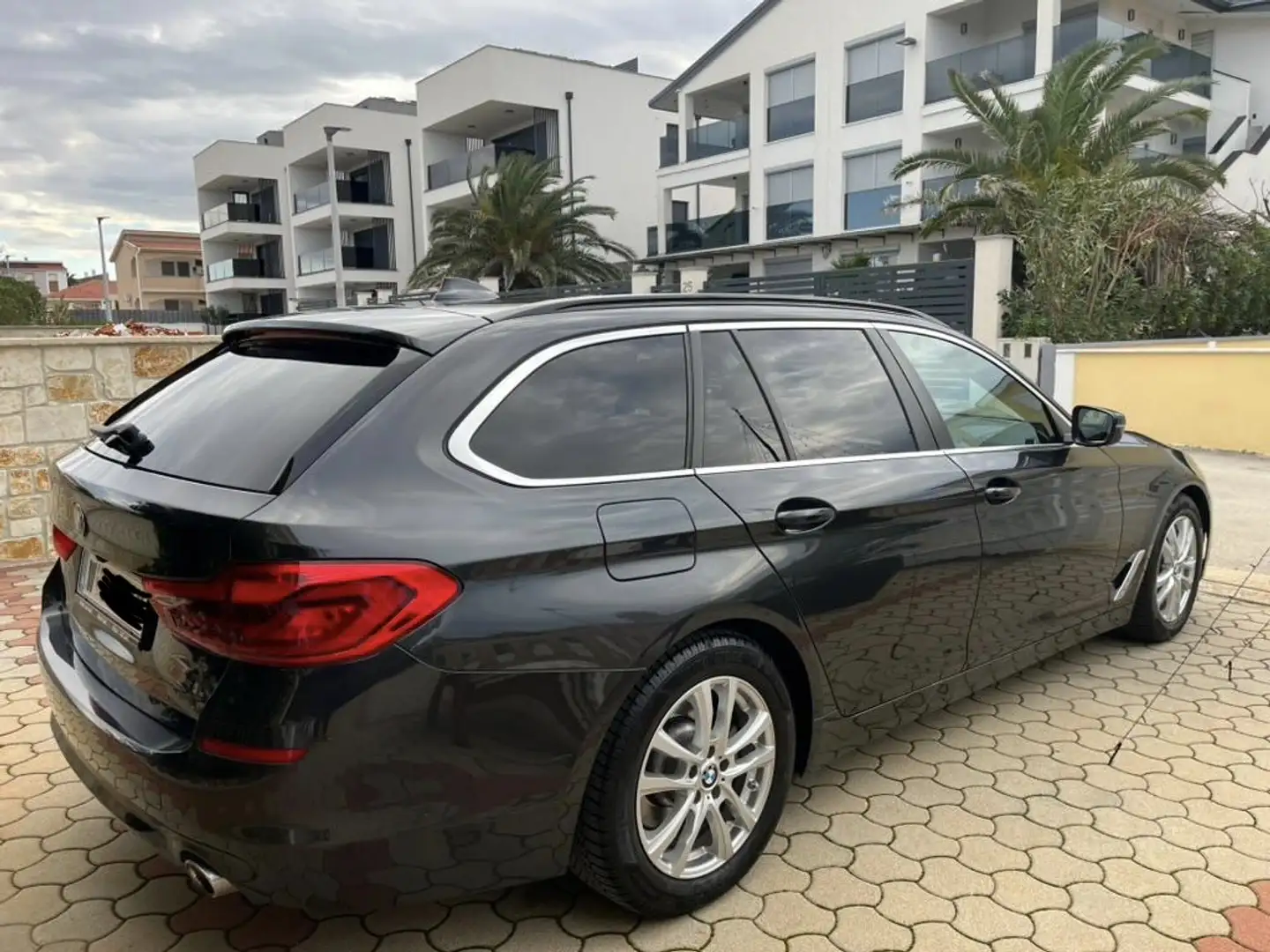 BMW 518 518d Touring Aut. Grau - 2