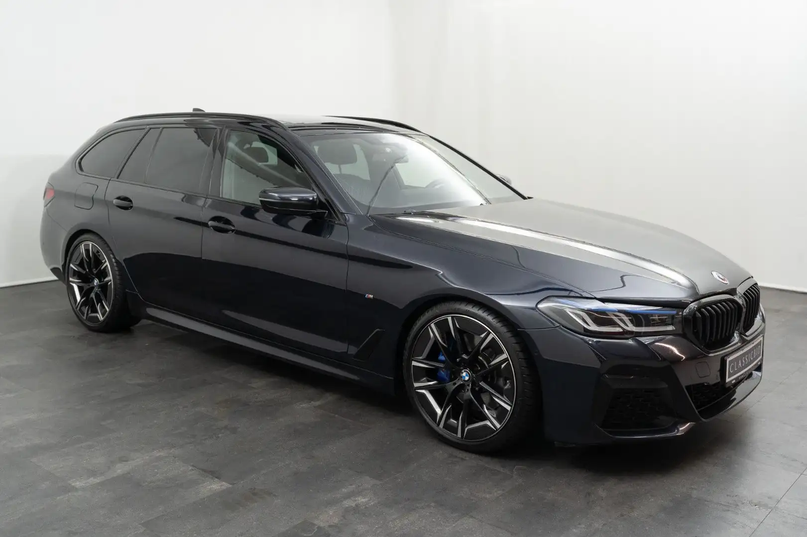 BMW 530 e Touring M Sport Schwarz - 2