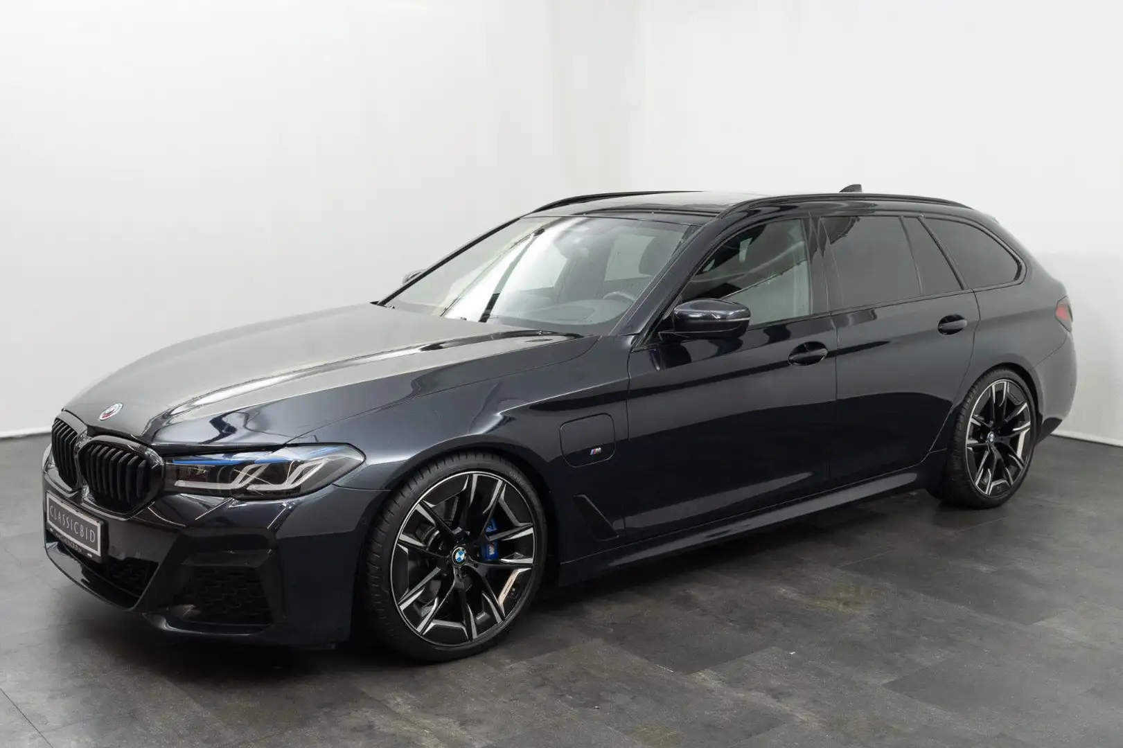 BMW 530 e Touring M Sport Schwarz - 1