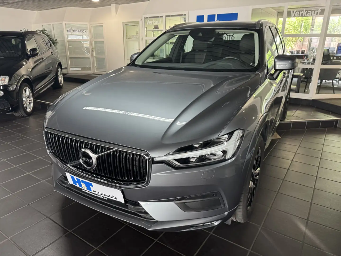Volvo XC60 Grau - 1
